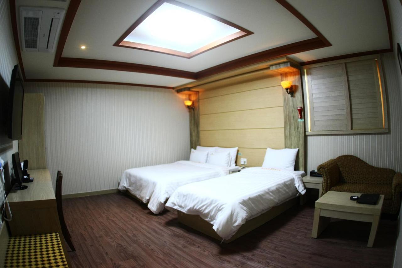 Metro Pol Tourist Hotel Pyeongtaek Room photo