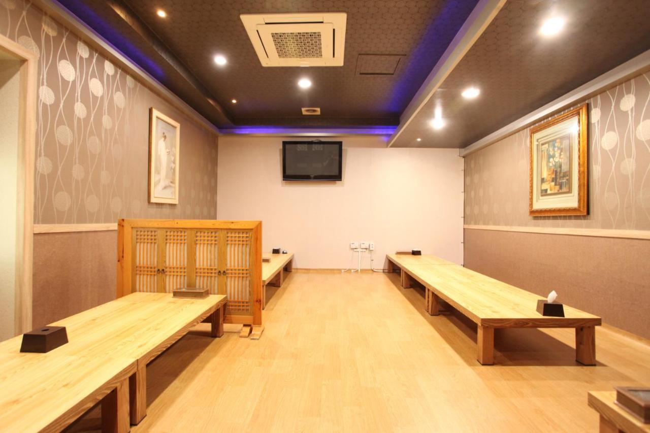 Metro Pol Tourist Hotel Pyeongtaek Exterior photo