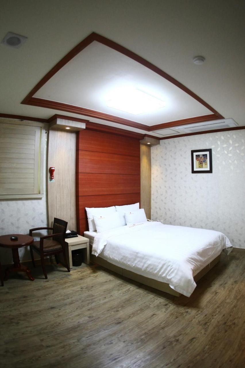 Metro Pol Tourist Hotel Pyeongtaek Room photo